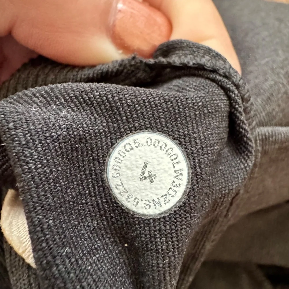 Lululemon Ebb To‎ Street Black Long Sleeve Ribbed Padded Top Size 4 W3DZNS L